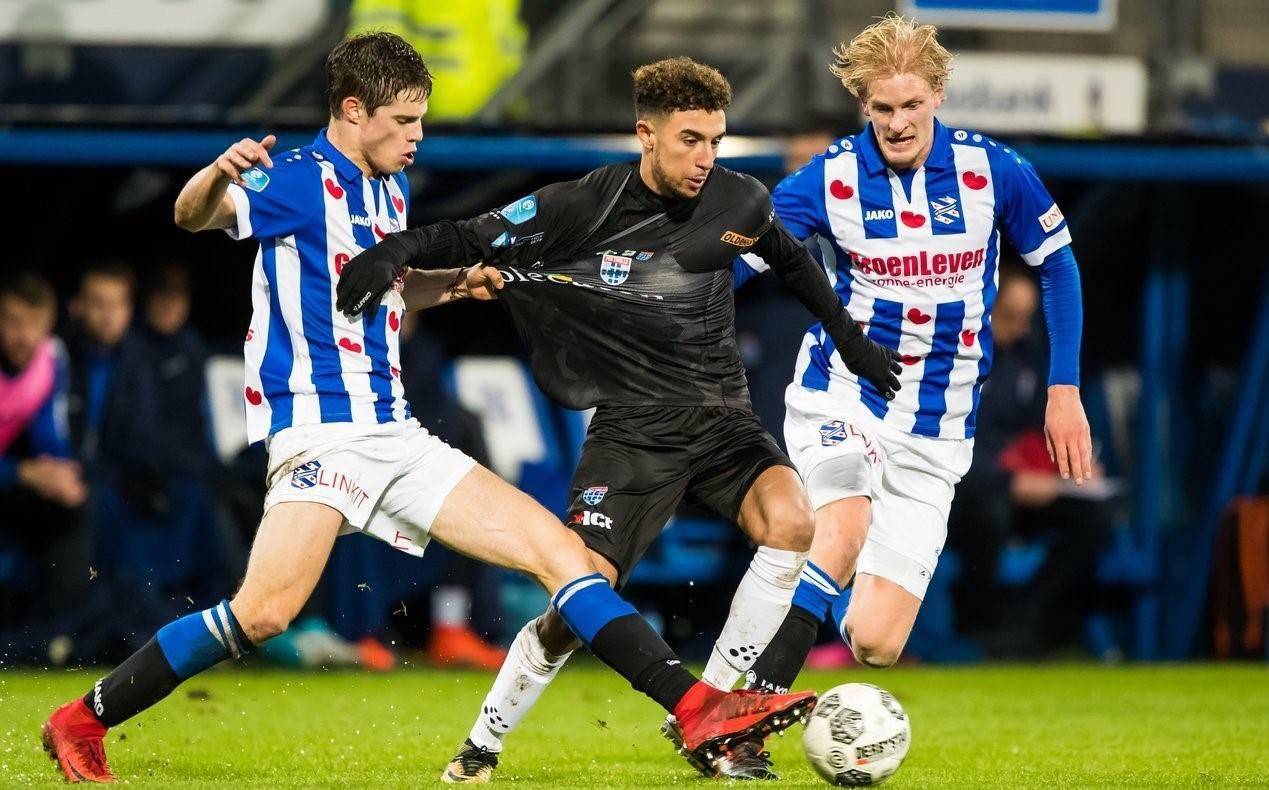 在球队中扮 在球队中扮