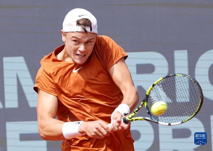 中超首轮五队领跑，海港获胜泰山落后.