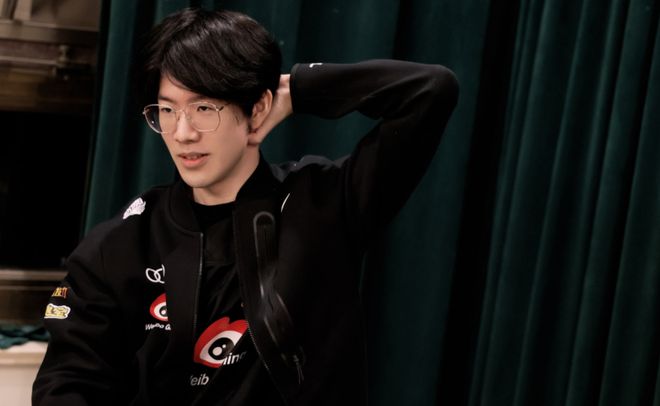 并在防守端 并在防守端